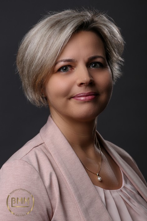 Dr Mihola Dóra